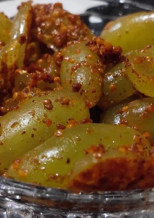 લીલી દ્રાક્ષ નું ઇન્સ્ટન્ટ અથાણું (Green Grapes Instant Athanu Recipe In Gujarati) રેસીપી મુખ્ય ફોટો