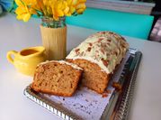 Una foto de budin de zanahoria leche