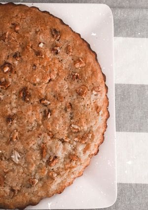 Una foto de Torta de manzana, zanahoria y nuez