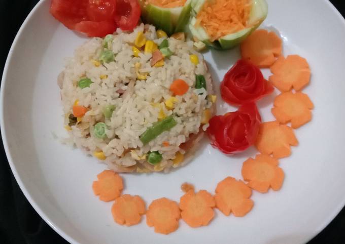 Resep Nasi goreng YangChow & Garnish Ala -ala oleh Mama Wien - Cookpad