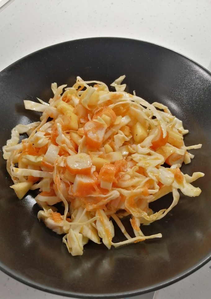 Una foto de Ensalada de col con vinagreta de mostaza y miel