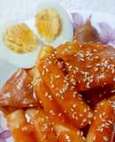 Bánh gạo tokkboki từ cơm nguội