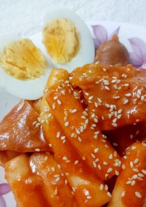 Hình của món Bánh gạo tokkboki từ cơm nguội.