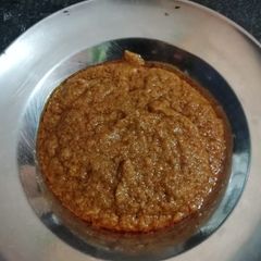 A picture of Lahsun chutney.