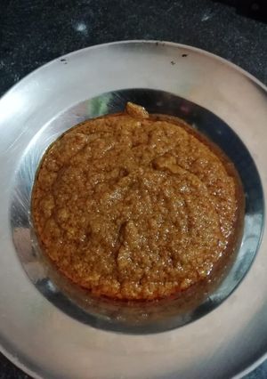 A picture of Lahsun chutney.
