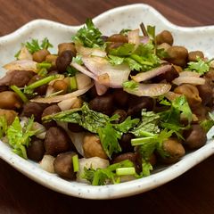 A picture of Black Chana Chaat.
