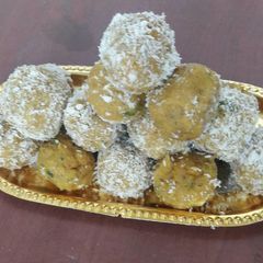 A picture of Pumpkin coconut laddoo.