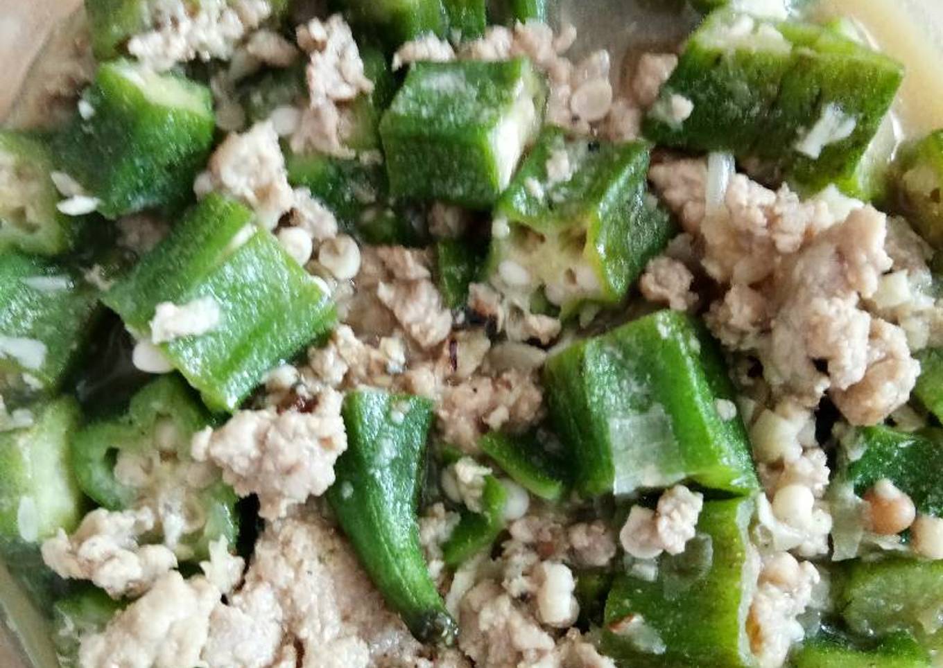 Okra tumis daging babi