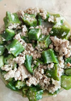 Foto resep Okra tumis daging babi