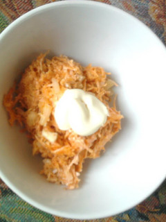 Una foto de Ensalada de zanahoria y cebolla blanca