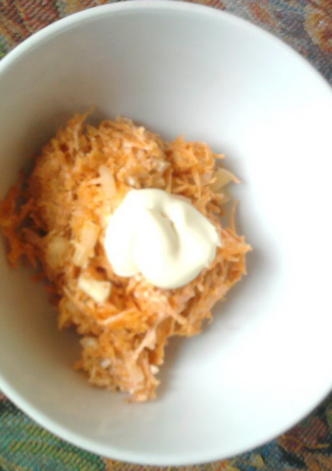 Una foto de Ensalada de zanahoria y cebolla blanca