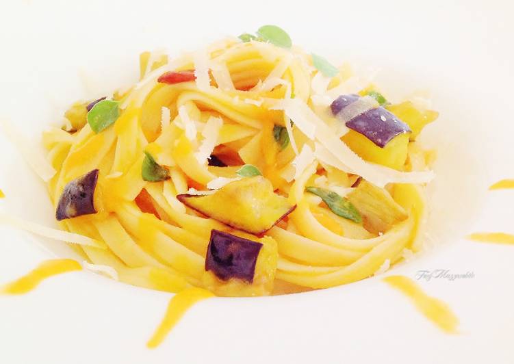 Linguine rigate con vellutata di pomodoro, melanzane fritte e ricotta salata