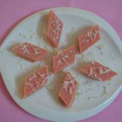 Coconut Burfi Using Mawa রেসিপির প্রধান ছবি