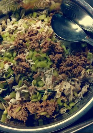 Una foto de Ensalada de codito con pechuga de pollo y atún