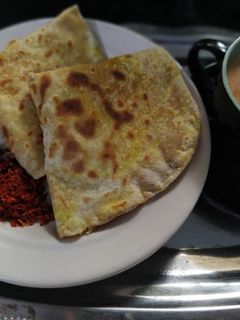 चपाती आणि चहा (सकाळ ची न्यारी) (chapati ani chai recipe in marathi) रेसिपी चे मुख्य फोटो