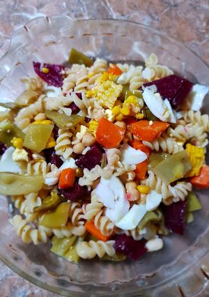 Una foto de Ensalada Fresca para estos Días de Calor 😜#rápida #fácil