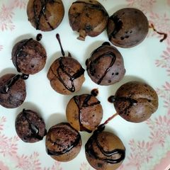 A picture of Mini Chocolate cakes.