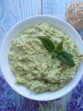 Hummus z dodatkiem szpinaku i matcha