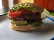 Una foto de hamburguesa de carne de vacuno