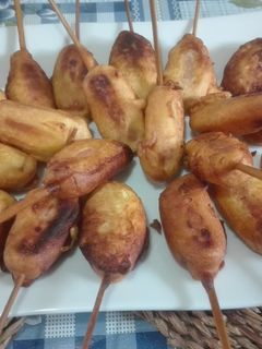 Una foto de Banderillas de salchicha o corn dogs