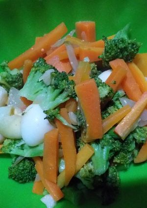 Foto resep Garlic carrot broccoli