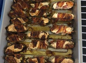 Una foto de Jalapeños con tocino