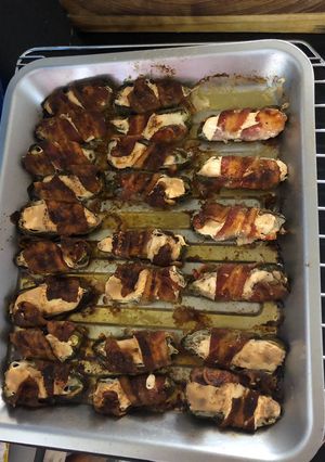 Una foto de Jalapeños con tocino