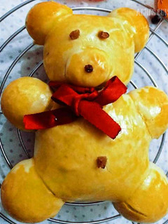 A picture of Sweet teddy bear bread.