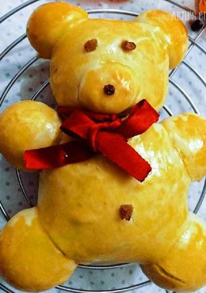 A picture of Sweet teddy bear bread.