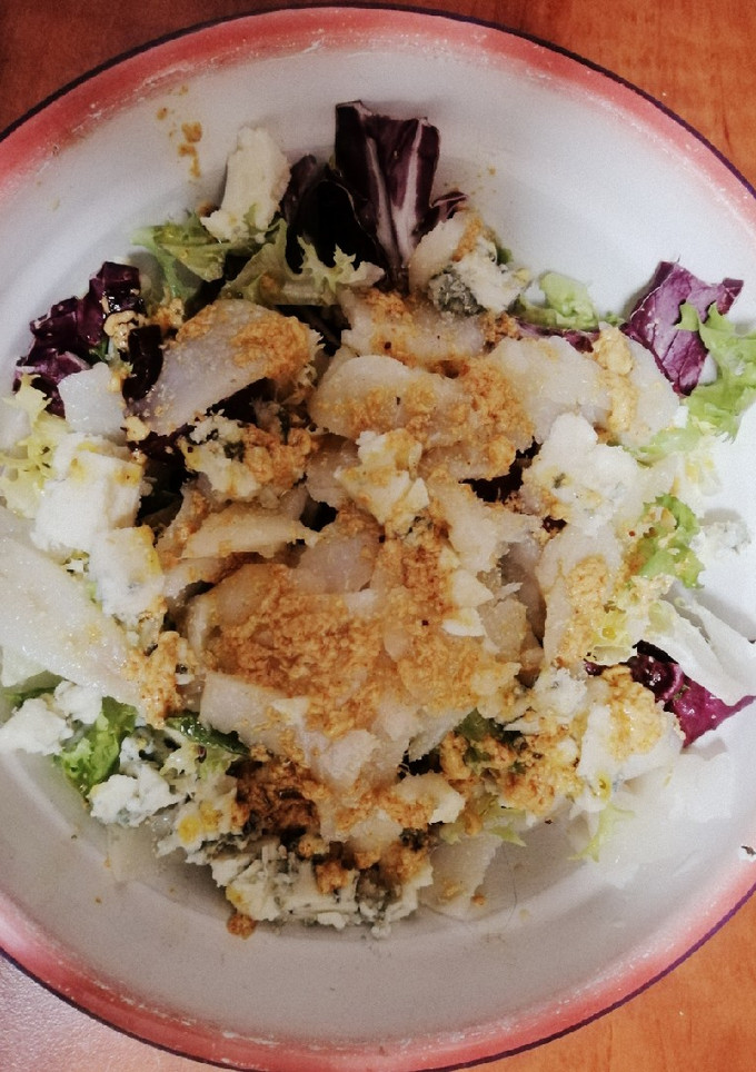Una foto de Ensalada de Bacalao ahumado con Roquefort y vinagreta de Mostaza