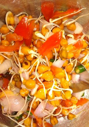 A picture of Sprouted chana chat.