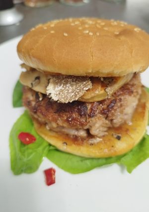 Foto di Hamburger gourmet funghi e tartufo