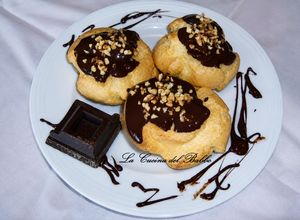 Foto di Bignè al Cioccolato e Granella