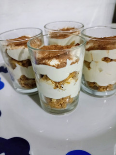 Una foto de Tiramisú sin azúcar en vaso