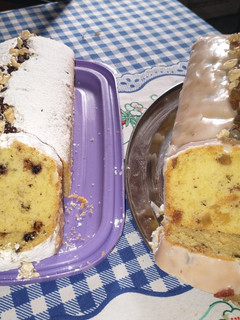 Una foto de Budín de frutas y budín de chocolate y nuez