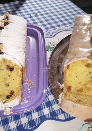 Una foto de Budín de frutas y budín de chocolate y nuez