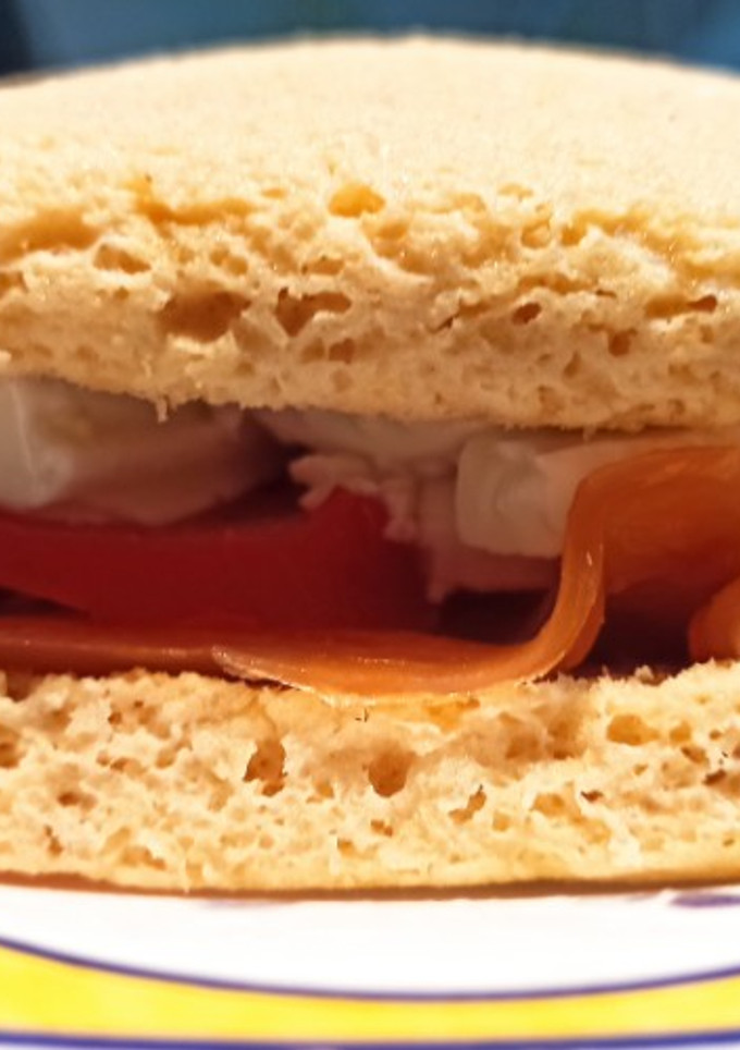 Una foto de Sándwich de pan de atún microondas