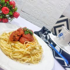A picture of Easy Spaghetti with tomato sauce.