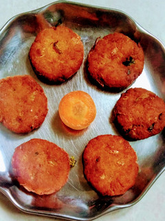 கேரட் பொட்டுக்கடலை வடை (Carrot and RoastedGram Wadaa) (Carrot po செய்முறை முக்கிய புகைப்படம்