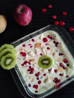 ફ્રૂટ કસ્ટર્ડ (Fruit Custard Recipe In Gujarati) રેસીપી મુખ્ય ફોટો