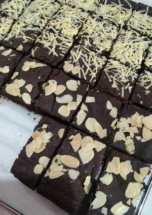 Foto resep Fudgy brownies kurang shiny crust no mixer