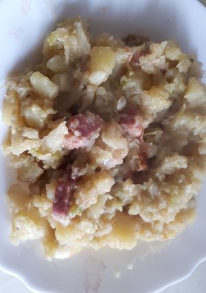 Une photo de Potée de chou vert et pommes de terre avec Lard salé