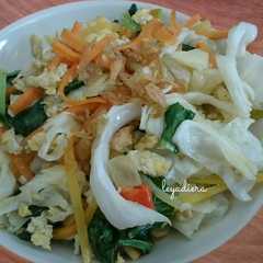 รูปของ Tumis warna warni (kol wortel sawi telor)