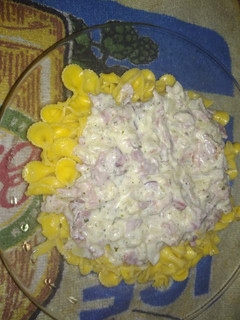 Una foto de Pasta con salsa carbonara🤤😍