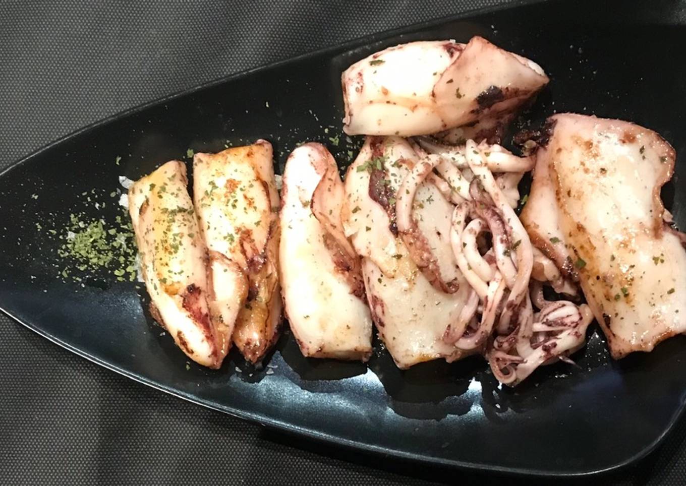 Chipis a la plancha con aceite de perejil
