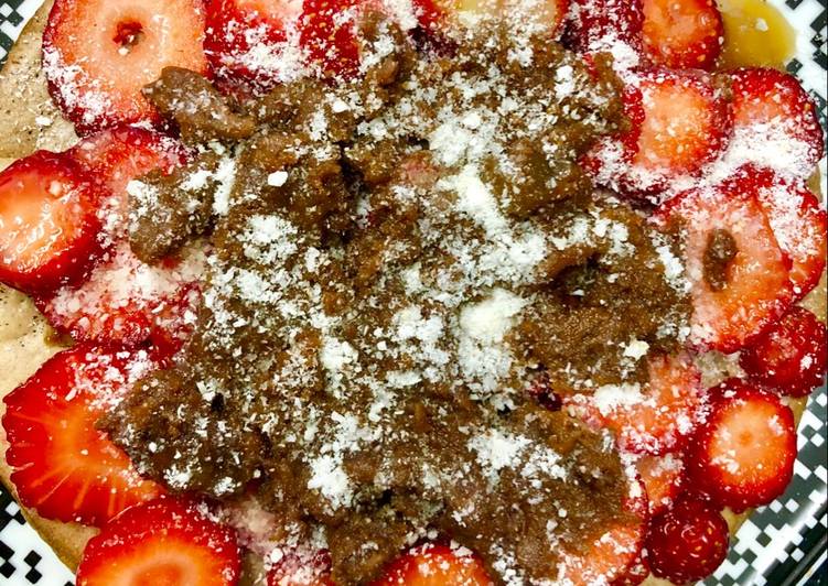 Crepioca de canela com morangos