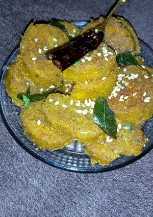 A picture of Dudhi na muthiya.