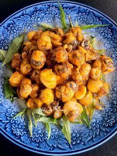 Hình của món Trứng cút lộn chiên nước mắm.