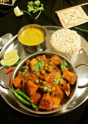 A picture of Echore Kosha (Green Jackfruit Curry).