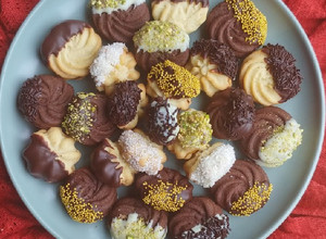 A picture of Petit fours (Eid cookies).